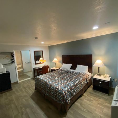 Welcome Inn Corona Bagian luar foto