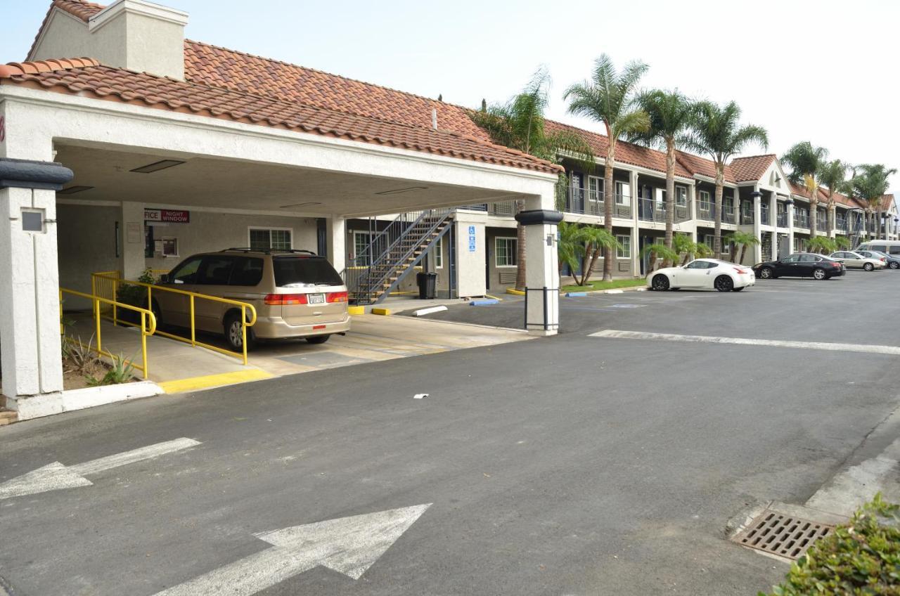 Welcome Inn Corona Bagian luar foto