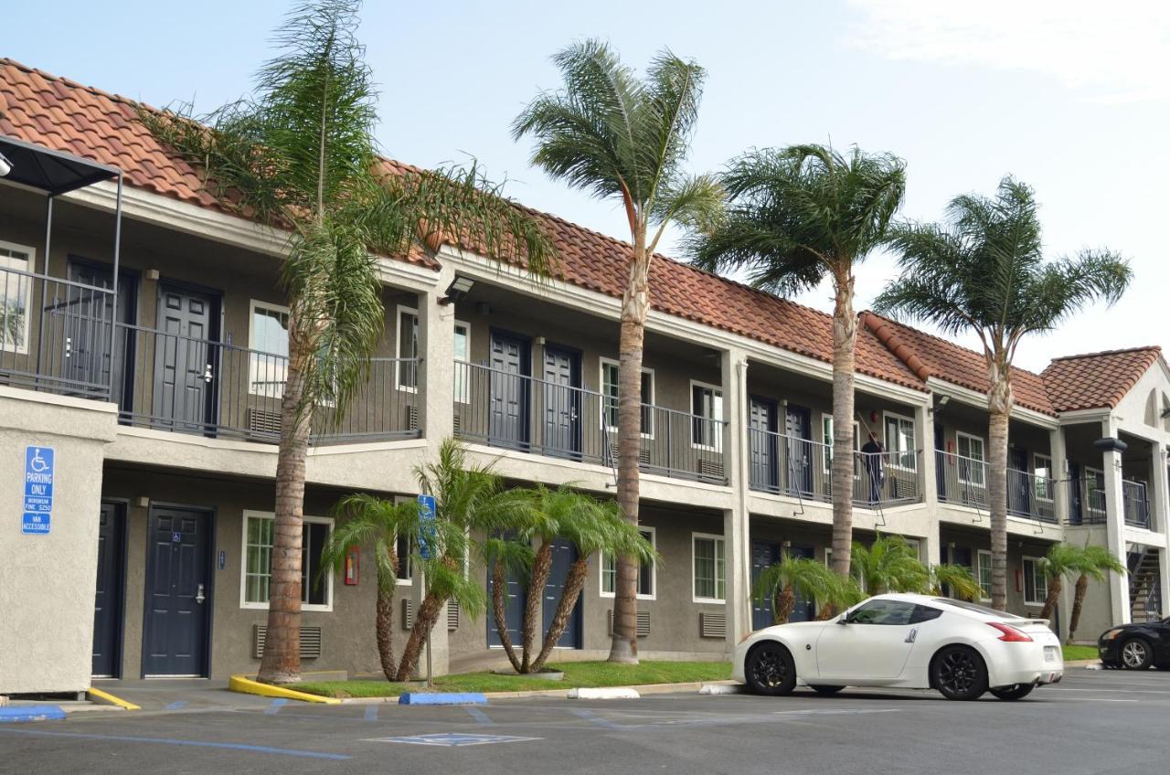Welcome Inn Corona Bagian luar foto