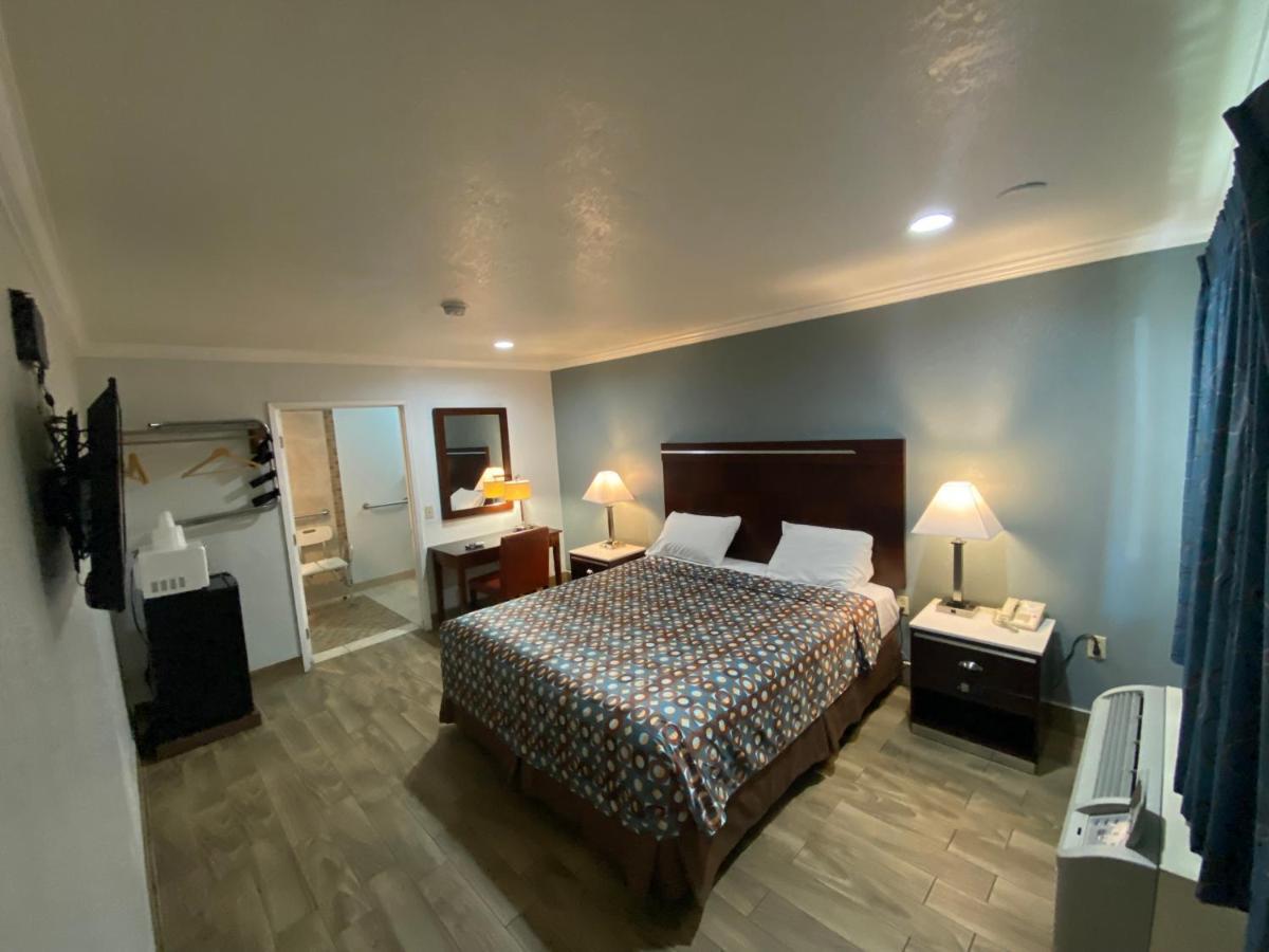 Welcome Inn Corona Bagian luar foto