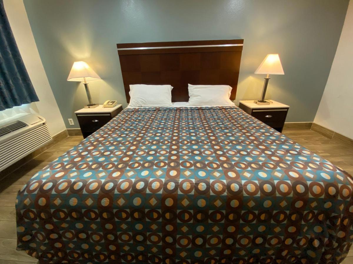 Welcome Inn Corona Bagian luar foto