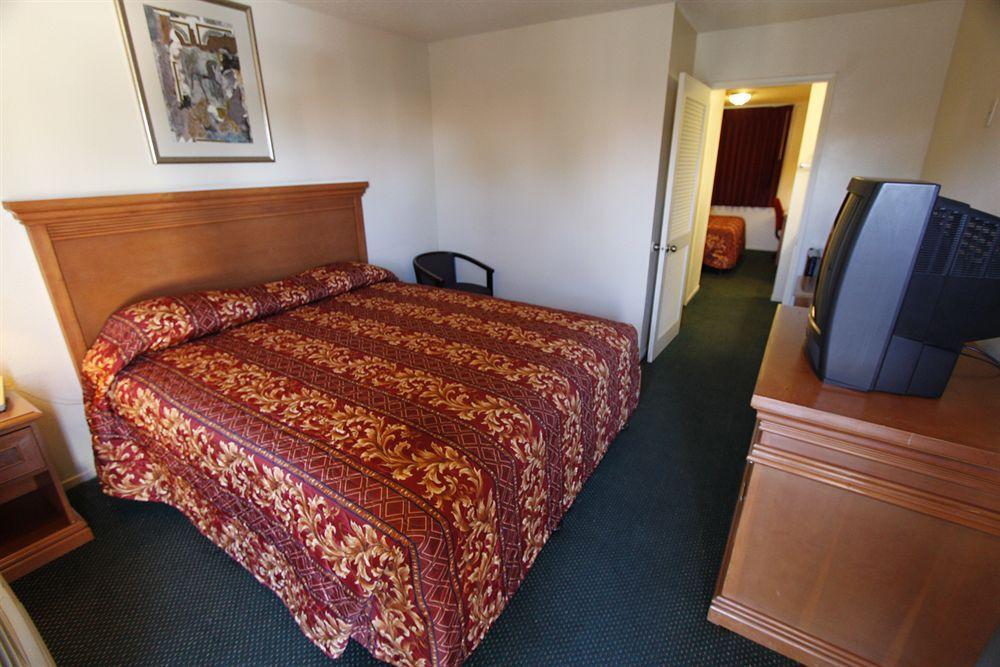 Welcome Inn Corona Bagian luar foto