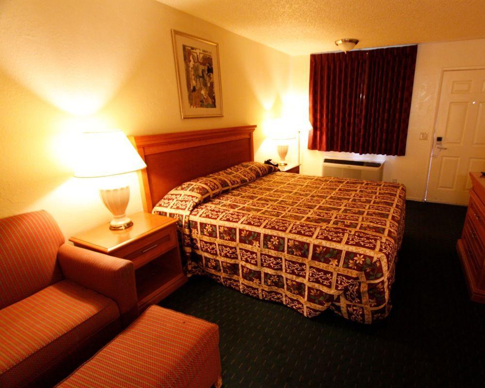 Welcome Inn Corona Bagian luar foto