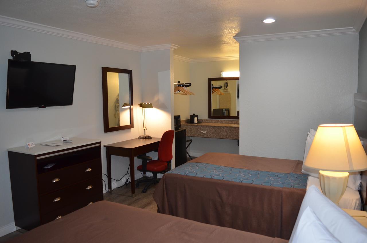 Welcome Inn Corona Bagian luar foto
