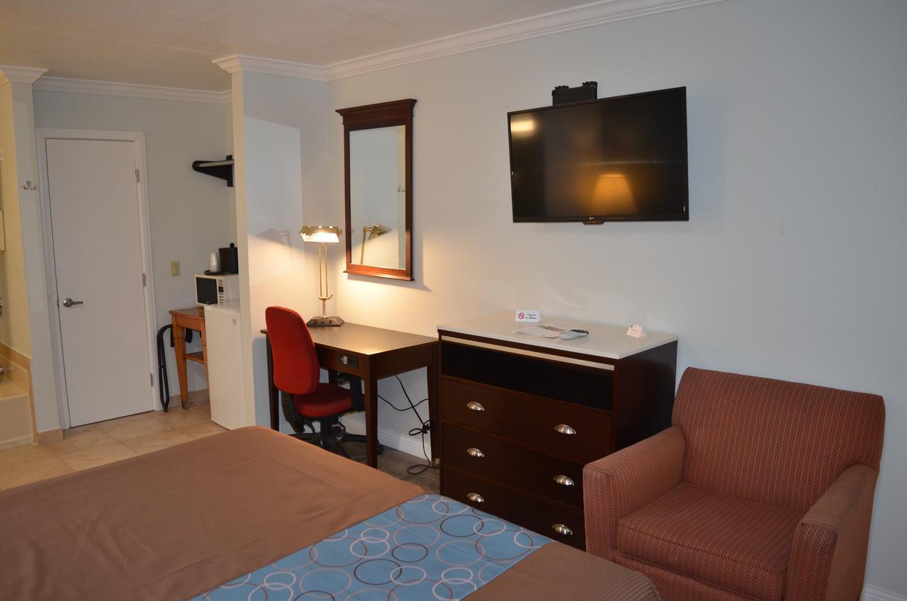 Welcome Inn Corona Bagian luar foto