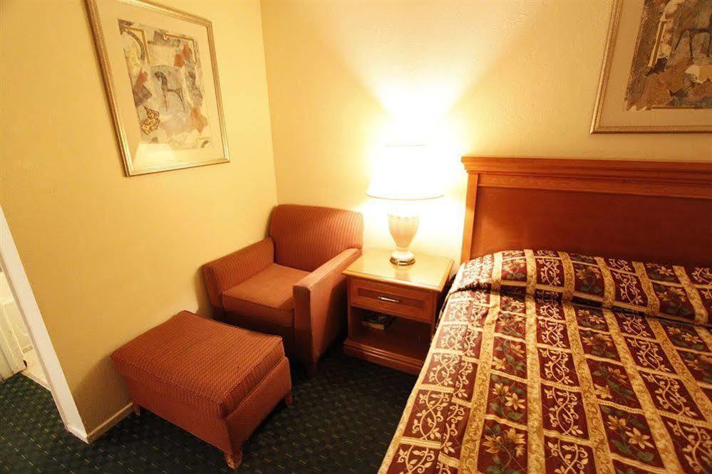 Welcome Inn Corona Bagian luar foto